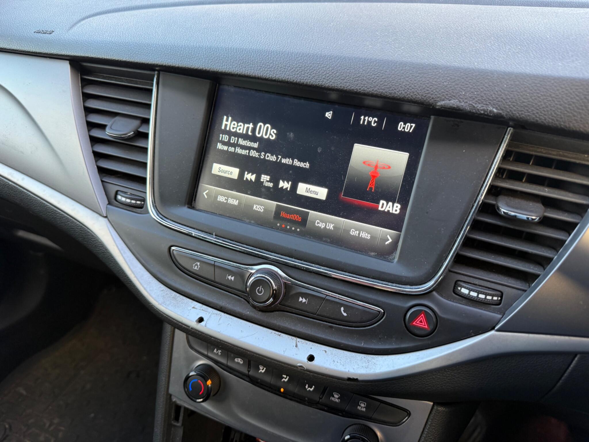 Vauxhall Astra 1.6 CDTi BlueInjection SRi Nav Sports Tourer Auto Euro 6 (s/s) 5dr — photo 41 of 44
